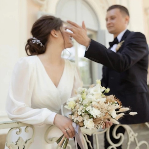 White Wedding Dress with Timeless Elegance - Picture 3 of 16